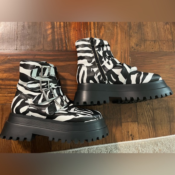 Nasty Gal Shoes - Platform Black & White Zebra Print Buckle Boots